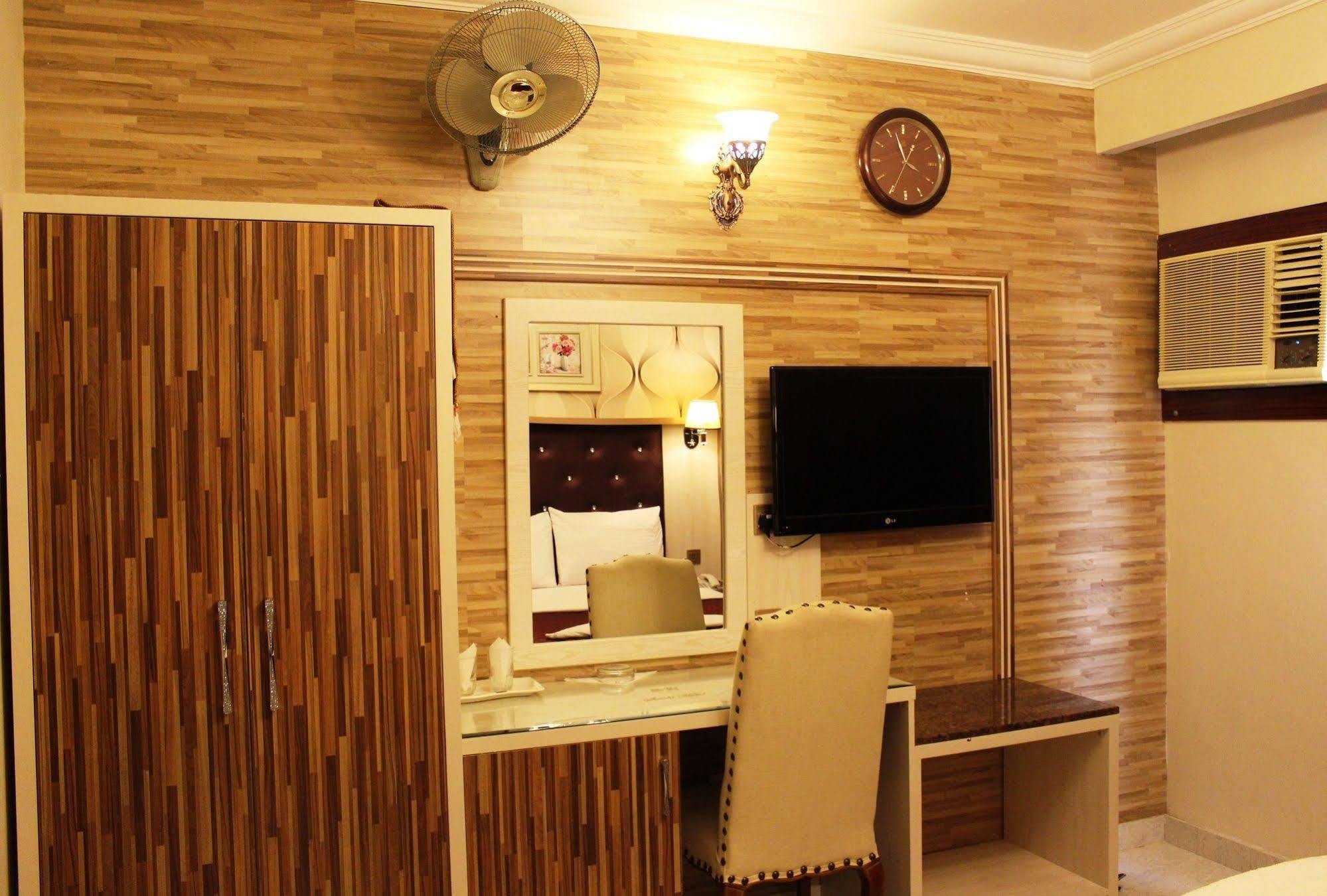 Sutchi Hotel Dubai Luaran gambar